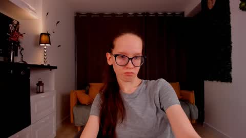 Snapshot of lynettebails chatting on 03-08-25, 04:06 Sara online show from 03-08-25, 04:06