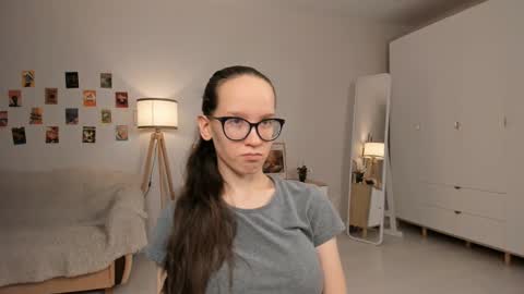 Snapshot of lynettebails chatting on 03-09-25, 04:11 Sara online show from 03-09-25, 04:11