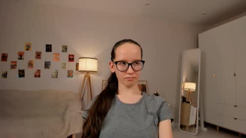 Snapshot of lynettebails chatting on 03-10-25, 01:23 Sara online show from 03-10-25, 01:23