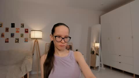 Snapshot of lynettebails chatting on 03-10-25, 04:14 Sara online show from 03-10-25, 04:14