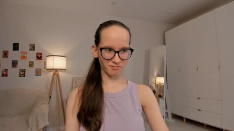 Snapshot of lynettebails chatting on 03-10-25, 10:24 Sara online show from 03-10-25, 10:24