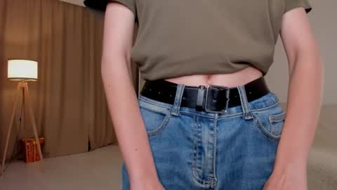 Snapshot of lynettebails chatting on 10-01-25, 04:13 Sara online show from 10-01-25, 04:13