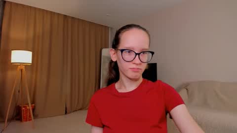 Snapshot of lynettebails chatting on 10-03-25, 04:15 Sara online show from 10-03-25, 04:15