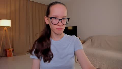 Snapshot of lynettebails chatting on 10-04-25, 04:16 Sara online show from 10-04-25, 04:16