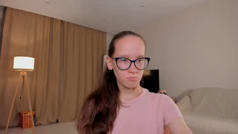 Snapshot of lynettebails chatting on 10-05-25, 04:05 Sara online show from 10-05-25, 04:05