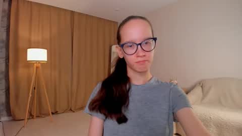 Snapshot of lynettebails chatting on 10-14-25, 04:19 Sara online show from 10-14-25, 04:19