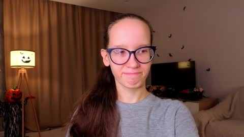 Snapshot of lynettebails chatting on 11-07-25, 04:07 Sara online show from 11-07-25, 04:07