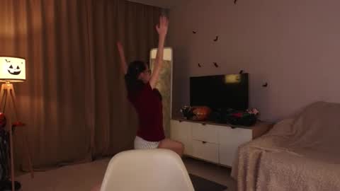 Snapshot of lynettebails chatting on 11-15-25, 04:14 Sara online show from 11-15-25, 04:14