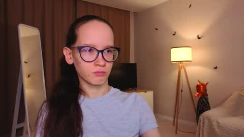 Snapshot of lynettebails chatting on 11-23-25, 04:07 Sara online show from 11-23-25, 04:07