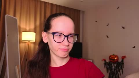 Snapshot of lynettebails chatting on 11-26-25, 04:19 Sara online show from 11-26-25, 04:19