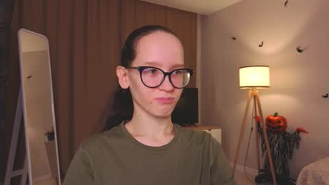 Snapshot of lynettebails chatting on 12-05-25, 04:14 Sara online show from 12-05-25, 04:14