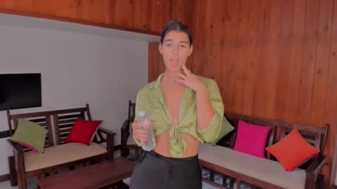  LYNN  online show from 11-09-25, 04:44