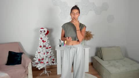 Snapshot of lynn_jackson chatting on 12-20-25, 06:09 LYNN online show from 12-20-25, 06:09