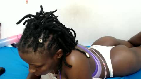 Snapshot of lynnesee chatting on 10-23-25, 06:39 lyenne online show from 10-23-25, 06:39