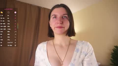 Snapshot of lynngroves chatting on 12-18-25, 05:30 Lola online show from 12-18-25, 05:30