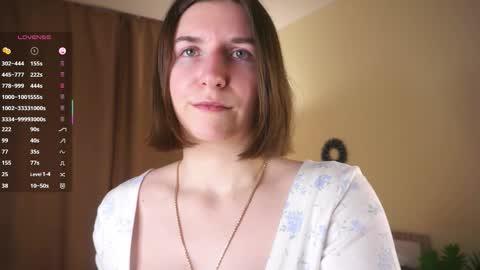 Snapshot of lynngroves chatting on 12-21-25, 06:48 Lola online show from 12-21-25, 06:48