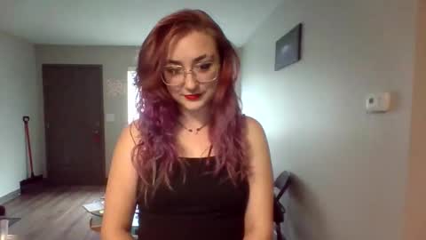 Snapshot of lynnkitten69000 chatting on 04-04-26, 06:05 Lynn online show from 04-04-26, 06:05