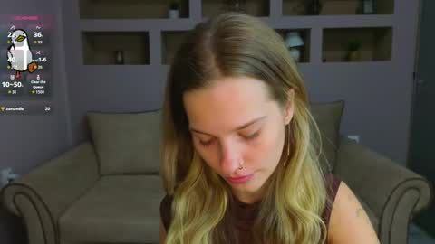 Snapshot of lynntiny chatting on 09-30-25, 06:02 Lynn online show from 09-30-25, 06:02