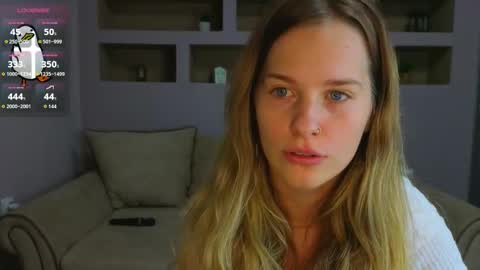 Snapshot of lynntiny chatting on 10-19-25, 05:24 Lynn online show from 10-19-25, 05:24