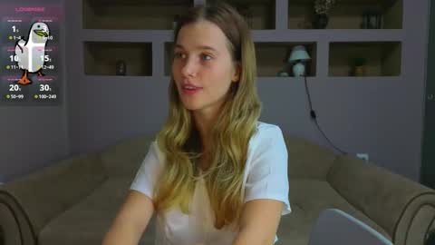 Snapshot of lynntiny chatting on 10-26-25, 03:29 Lynn online show from 10-26-25, 03:29