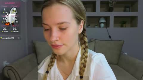 Snapshot of lynntiny chatting on 11-12-25, 03:23 Lynn online show from 11-12-25, 03:23