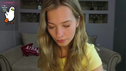 Snapshot of lynntiny chatting on 11-30-25, 04:00 Lynn online show from 11-30-25, 04:00