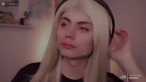 Snapshot of lyodass chatting on 03-24-26, 12:48 Lyodass online show from 03-24-26, 12:48