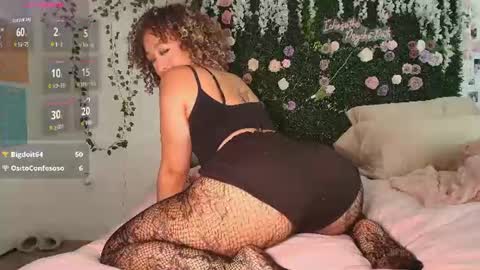 Snapshot of lyracovee chatting on 06-14-26, 12:52 Lyra online show from 06-14-26, 12:52