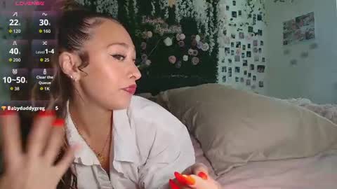 Snapshot of lyracovee chatting on 06-20-26, 12:25 Lyra online show from 06-20-26, 12:25