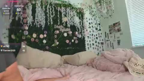 Snapshot of lyracovee chatting on 07-05-26, 12:17 Lyra online show from 07-05-26, 12:17