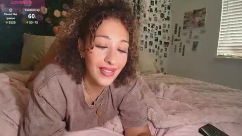 Snapshot of lyracovee chatting on 07-12-26, 12:34 Lyra online show from 07-12-26, 12:34