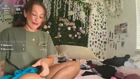 Snapshot of lyracovee chatting on 07-13-26, 12:24 Lyra online show from 07-13-26, 12:24