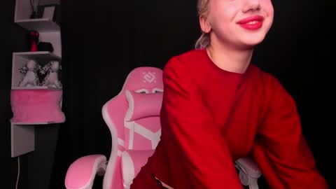 Snapshot of lyrav1el chatting on 05-29-26, 04:27 Lyra 3 online show from 05-29-26, 04:27