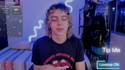 Snapshot of lyric_mirage chatting on 02-23-26, 03:15 Lyric online show from 02-23-26, 03:15