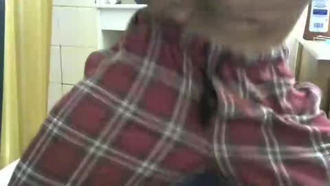 Snapshot of lyricalhippie chatting on 11-08-25, 10:15 lyricalhippie online show from 11-08-25, 10:15