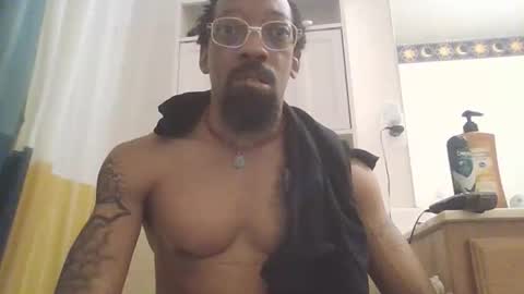 Snapshot of lyricalhippie chatting on 03-15-26, 09:37 lyricalhippie online show from 03-15-26, 09:37