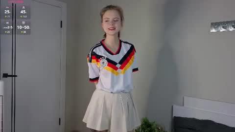 Snapshot of lyucy chatting on 06-19-26, 08:45 Julie online show from 06-19-26, 08:45