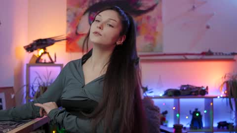 Snapshot of m1agarand chatting on 12-26-24, 12:03 M1A Dddy online show from 12-26-24, 12:03