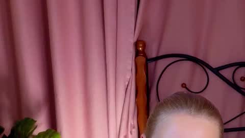 Snapshot of m1styka chatting on 10-16-25, 04:57 Misty online show from 10-16-25, 04:57