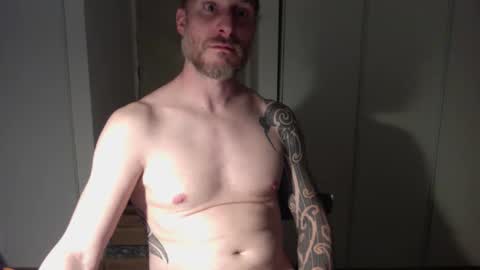 Snapshot of m4rduk81 chatting on 12-18-25, 06:03 m4rduk online show from 12-18-25, 06:03