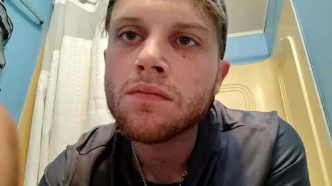 Snapshot of m831481 chatting on 10-06-25, 01:03 Hotandhairy online show from 10-06-25, 01:03