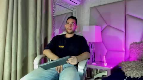 Snapshot of maatt_de_luca chatting on 09-12-25, 05:57 Matt De Luca online show from 09-12-25, 05:57