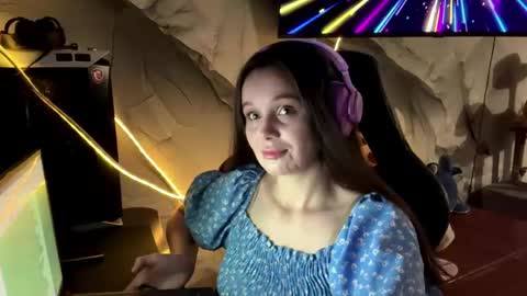 Snapshot of mabelneonakis chatting on 05-24-26, 07:52 Apolonia online show from 05-24-26, 07:52