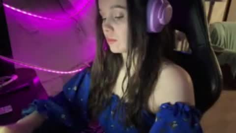 Snapshot of mabelneonakis chatting on 05-25-26, 06:03 Apolonia online show from 05-25-26, 06:03