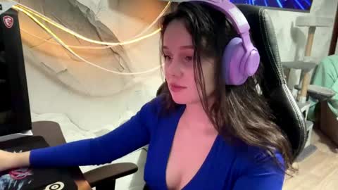 Snapshot of mabelneonakis chatting on 05-28-26, 06:16 Apolonia online show from 05-28-26, 06:16
