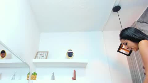 Snapshot of macarenasmith1 chatting on 11-11-25, 11:10 macarenasmith1 online show from 11-11-25, 11:10