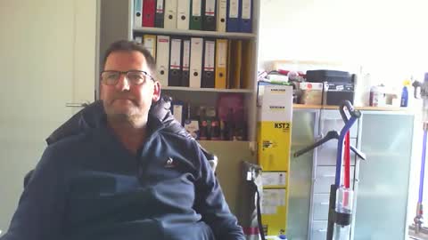 Snapshot of macfly67 chatting on 10-18-25, 02:18 macfly67 online show from 10-18-25, 02:18