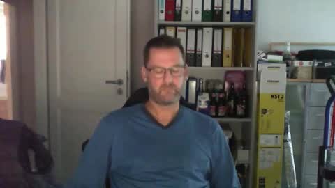 Snapshot of macfly67 chatting on 11-15-25, 07:16 macfly67 online show from 11-15-25, 07:16