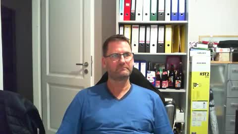 Snapshot of macfly67 chatting on 11-18-25, 08:24 macfly67 online show from 11-18-25, 08:24