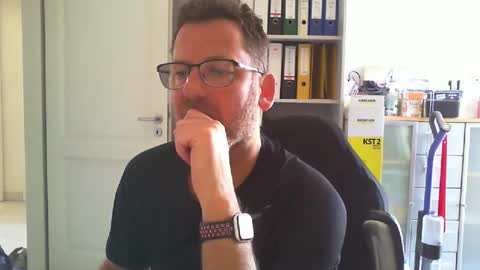 Snapshot of macfly67 chatting on 05-01-26, 11:04 macfly67 online show from 05-01-26, 11:04